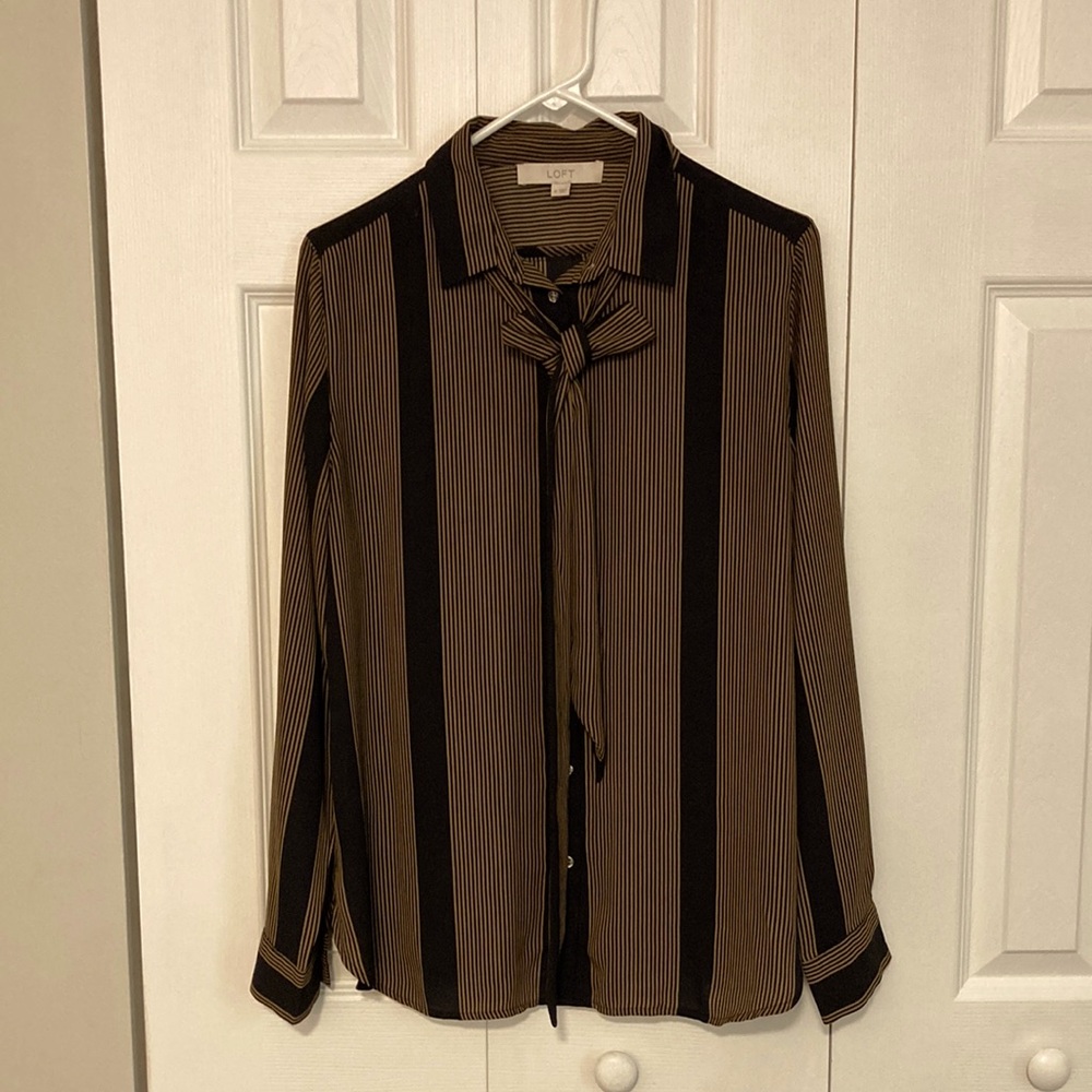 LOFT Women's Size M Black and Gold Vertical Stripe Button-Down Shirt With Tie